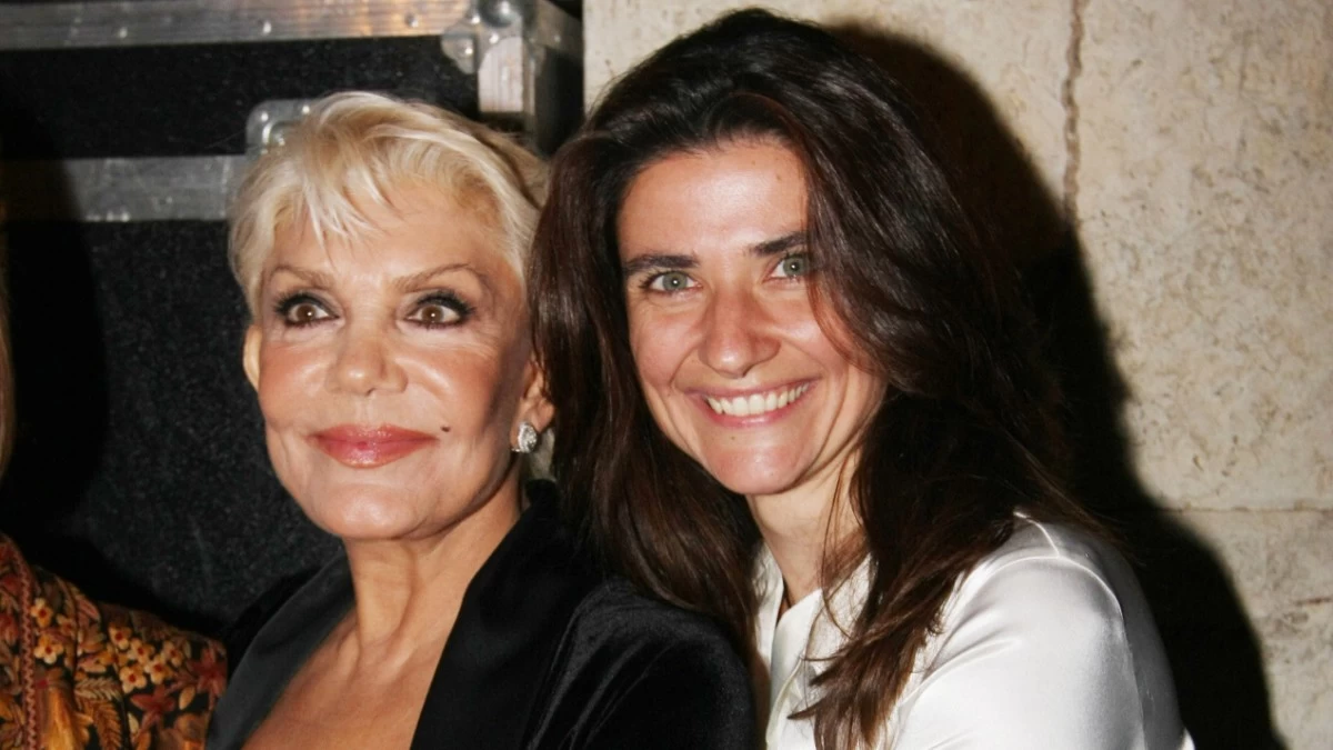 Μαρινέλλα: Ποια είναι η κόρη της Τζωρτίνα Σερπιέρη που βρίσκεται στο πλευρό της στο νοσοκομείο