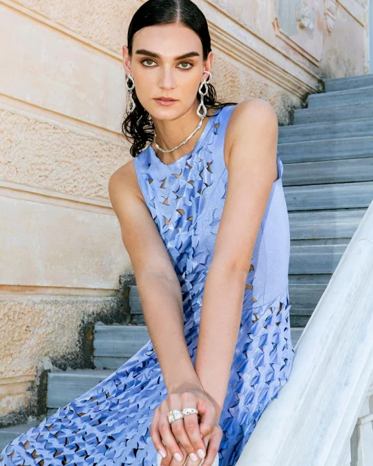 Γαλάζιο φόρεμα με laser-cut