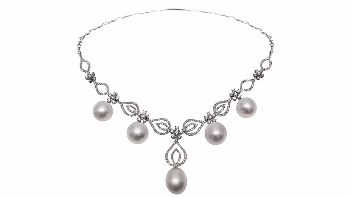 Κολιέ από µαργαριτάρια Νοτίων Θαλασσών µε διαµάντια σε κοπή µπριγιάν πάνω σε λευκόχρυσο Κ18, Pearls Center, pearlscenter.gr