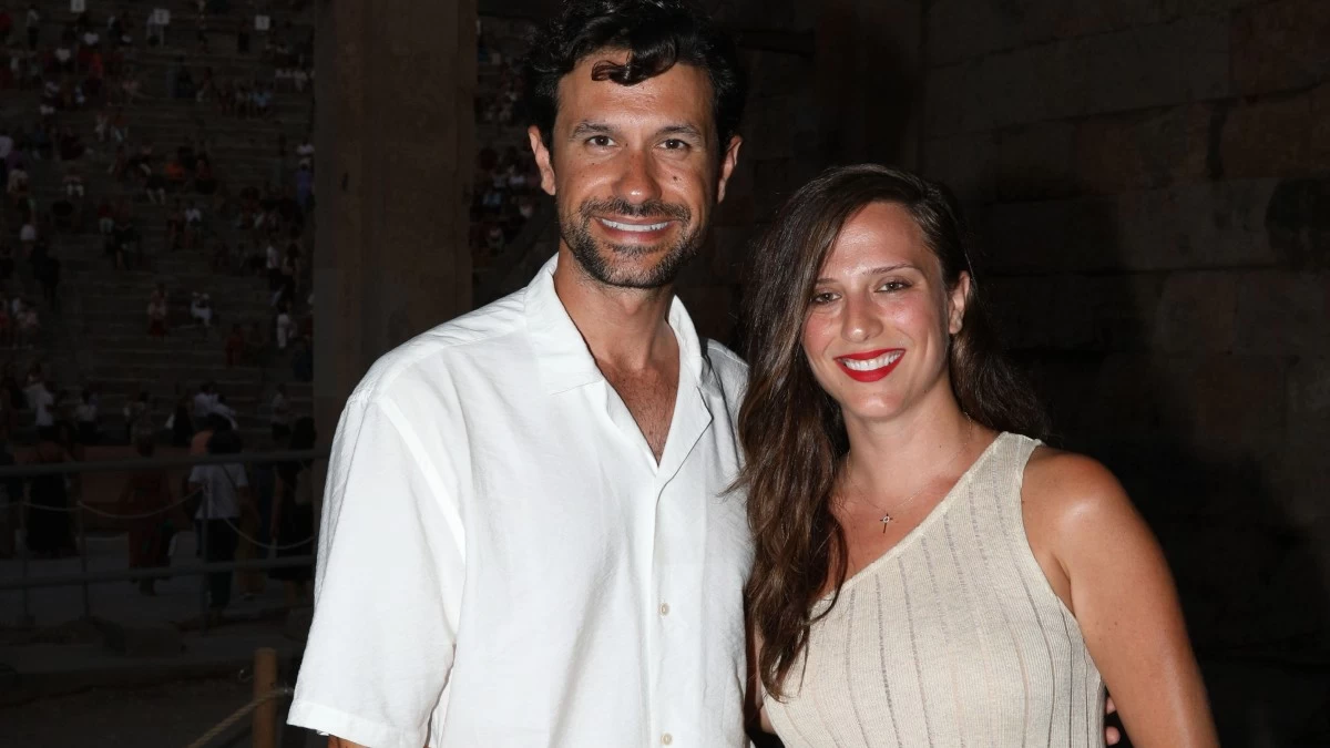 Ορφέας Αυγουστίδης – Γεωργία Κρασσά: Αποχαιρετούν το καλοκαίρι με φόντο το ηλιοβασίλεμα