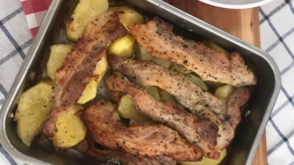 Πανσέτα στο φούρνο με πατάτες - Τα μυστικά tips για να μην γίνει λάστιχο το κρέας