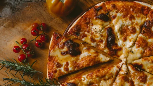 H διάσημη πίτσα του Jamie Oliver χωρίς φούρνο που έχει γίνει viral - Eίναι ό,τι πιο γευστικό & εύκολο θα δοκιμάσεις