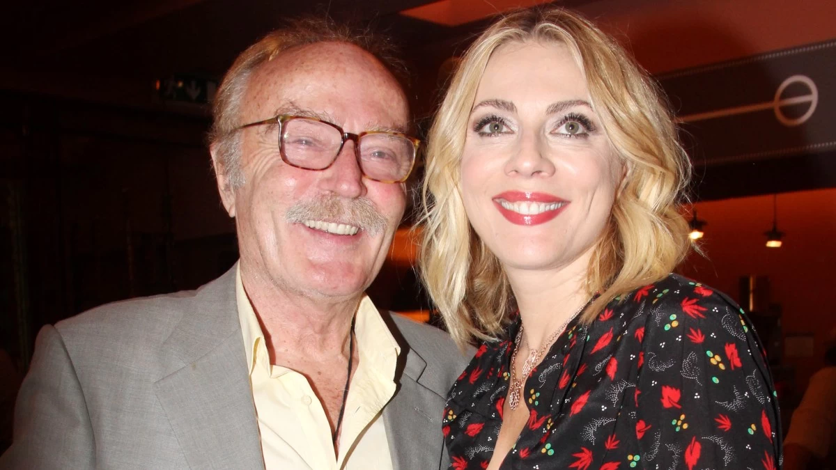 Σμαράγδα Καρύδη: Σιωπηλό το «αντίο» στον πατέρα της – Το συγκινητικό στιγμιότυπο από τα παιδικά της χρόνια