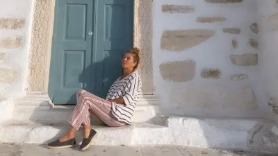 Σοφία Αλιμπέρτη: Με μπικίνι και πολύχρωμα καφτάνια σε σκαφάτες διακοπές στα 58 της - Οι φωτογραφίες από τις διακοπές της