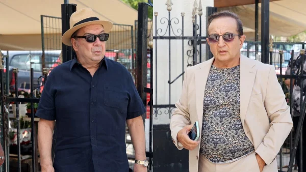 Επεισόδιο ανάμεσα στον Σπύρο Μπιμπίλα και τον Σταμάτη Φασουλή στην κηδεία του Ντίνου Καρύδη