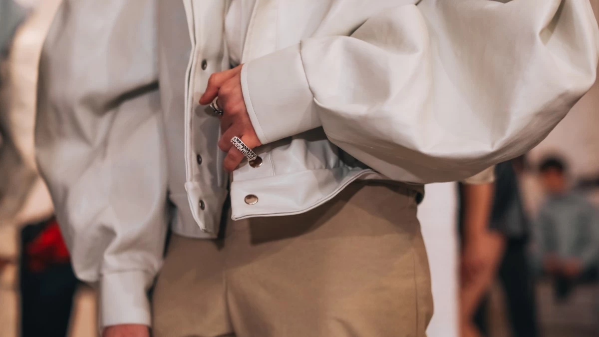 Fall Trends 24-25: 5 μοντέρνα φθινοπωρινά υφάσματα που θα κάνουν την γκαρνταρόμπα σου να δείχνει ακριβή!