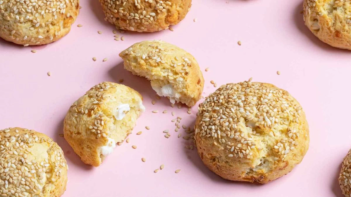 Τυροψωμάκια του 5λεπτου - Το μυστικό της Αργυρώς για να μην σκληρύνει η ζύμη και βγουν "πέτρα"