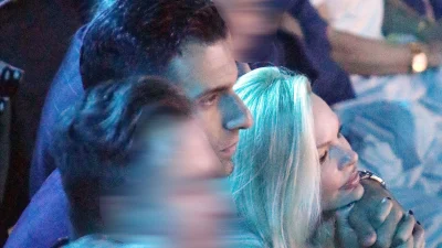 Βίκυ Κάβουρα & Γιώργος Τζαβέλλας: Αγκαλιασμένοι στο Ηρώδειο για τη φιλανθρωπική συναυλία του ΤΑΣΕΗ