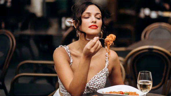 Πεινάς ακόμα μετά το φαγητό; Δες 3 δοκιμασμένους τρόπους για να το ξεπεράσεις