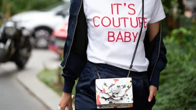Τσάντες: Αυτή η matchy-matchy τάση φέρνει επανάσταση στα outfits