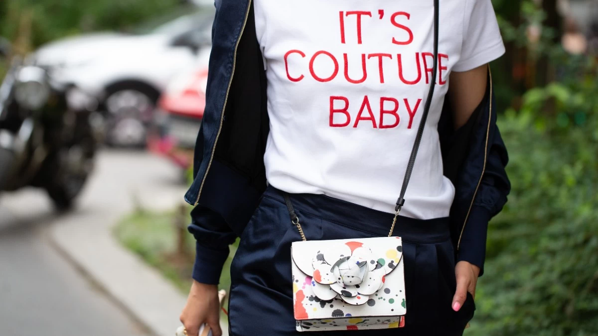 Τσάντες: Αυτή η matchy-matchy τάση φέρνει επανάσταση στα outfits