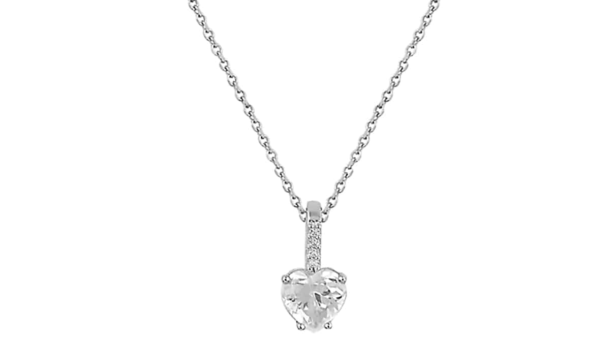 Mενταγιόν µε µοτίφ σε σχήµα καρδιά από χρυσό Κ14, €170, Πανίδης, panidis.gr