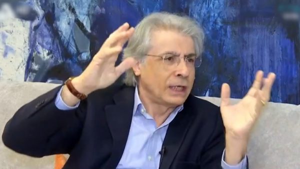 Ανδρέας Μανωλικάκης: «Αν κάναμε εξαγωγή ύφους και τουπέ θα ήμασταν η πιο πλούσια χώρα»