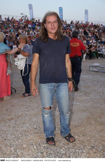 Ο Δημήτρης Κοργιαλάς σε χώρο συναυλίας