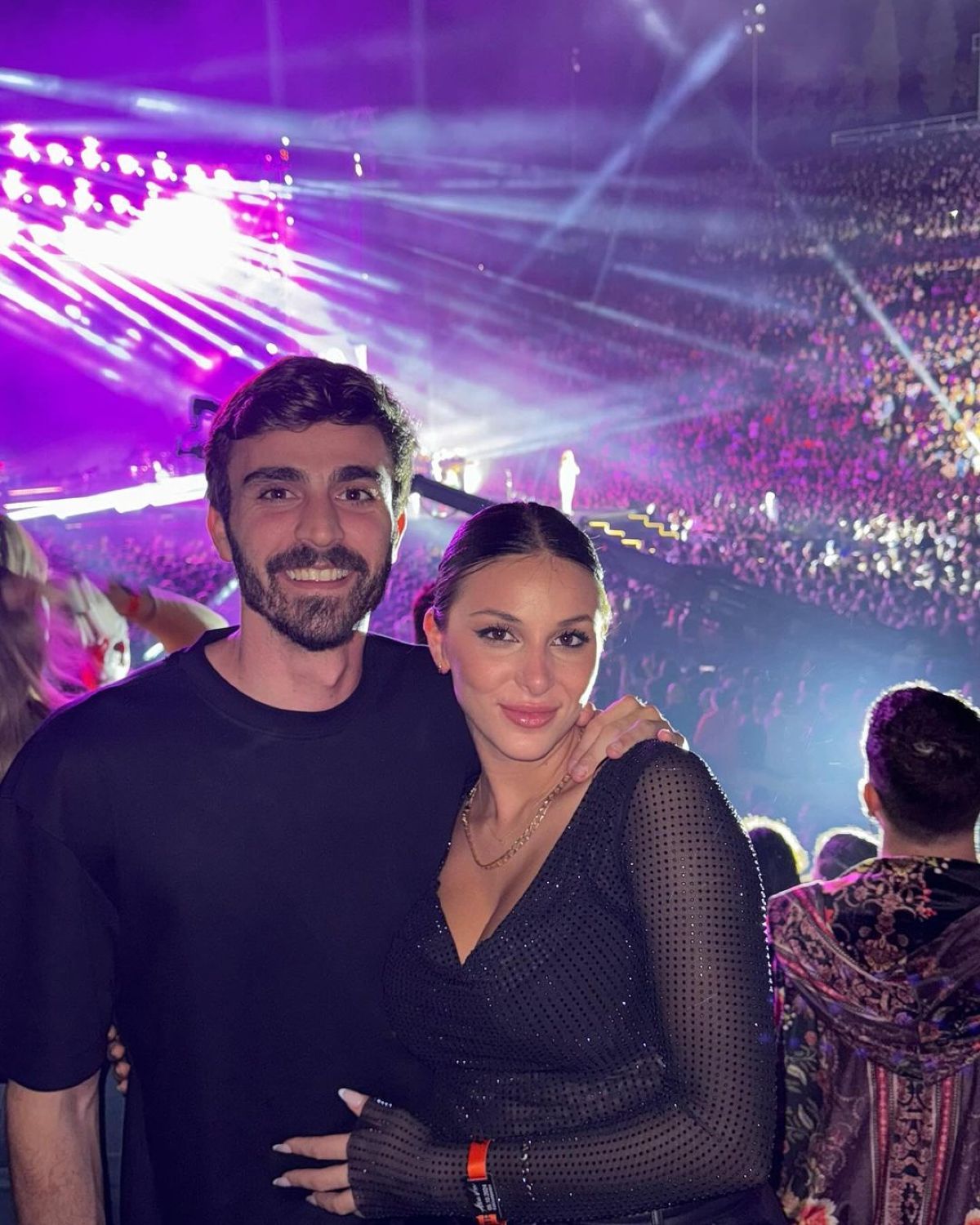 Ο Φάνης Μπολέτσης και η Χρύσα Χατζηγεωργίου στην Άννα Βίσση