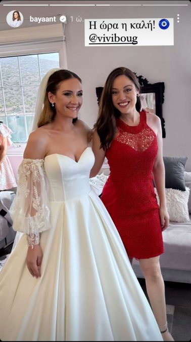 Η Μπάγια Αντωνοπούλου με τη δημοσιογράφο Βιβή Μπουγιούρα