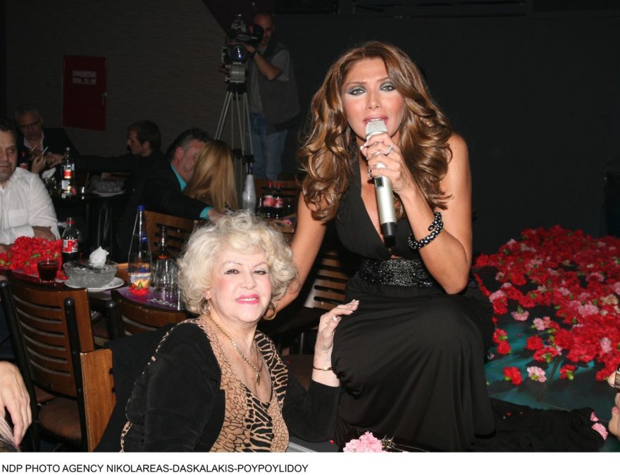 Η Καίτη Γκρέυ σε παλαιότερη εμφάνιση με την Αγγελική Ηλιάδη