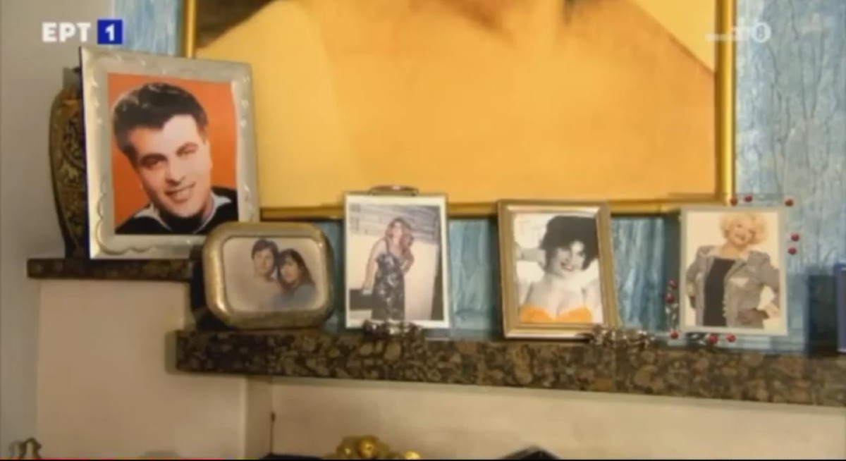 Η φωτογραφία του Στέλιου Καζαντζίδη στο σαλόνι της Καίτης Γκρέυ