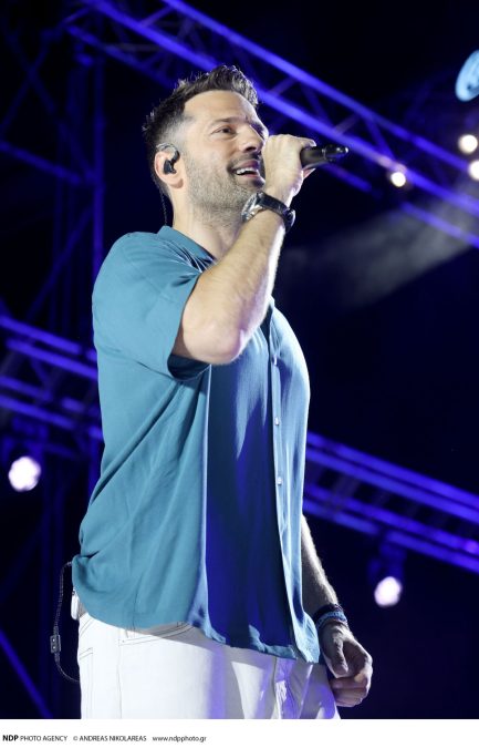 Ο Κωνσταντίνος Αργυρός στη σκηνή