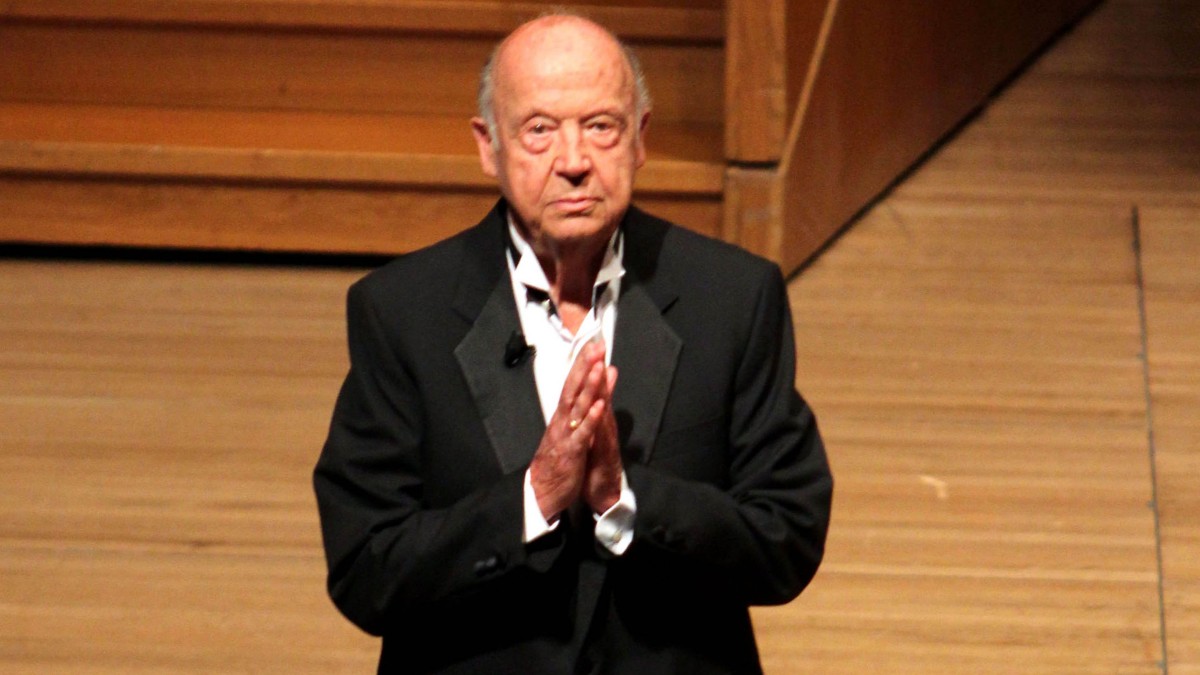 Μίμης Πλέσσας: Απ' το 1 ως το 100 - Σπάνιες φωτογραφίες από τη ζωή του μεγάλου μουσικοσυνθέτη