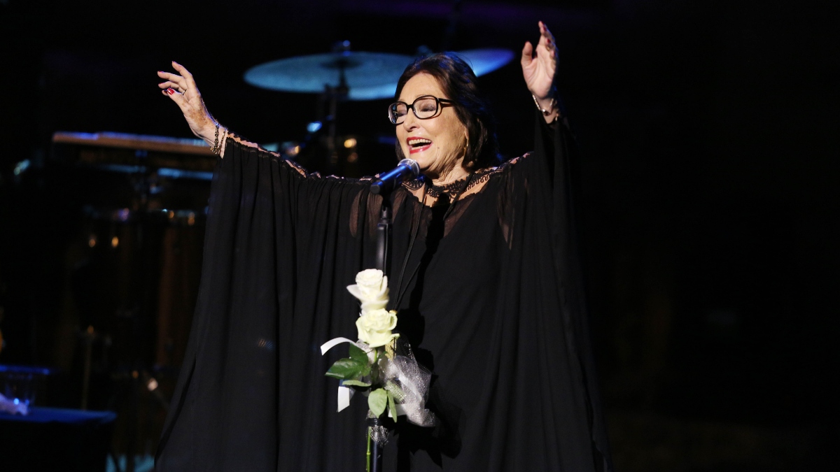 Νάνα Μούσχουρη – Τίτλοι τέλους σε μία υπέροχη καριέρα: Αποχωρεί από τη μουσική σκηνή