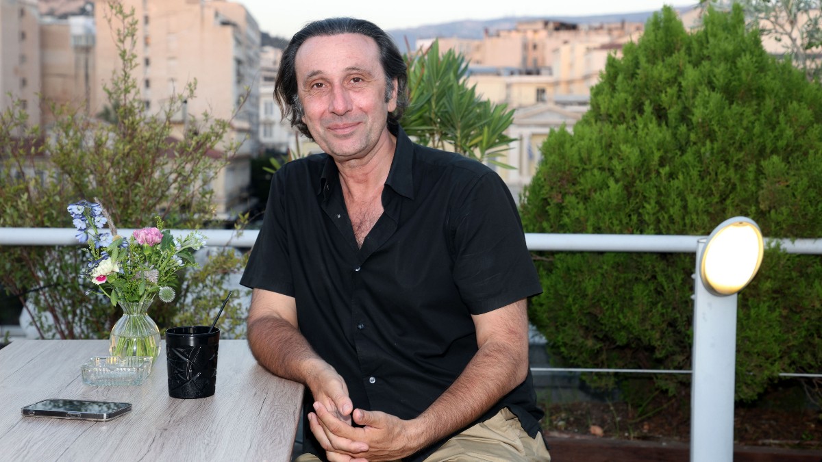 Ρένος Χαραλαμπίδης – Αυτό είναι το πατρικό του σπίτι: «Το έφτιαξαν οι γονείς μου, ενώ ήταν στο Σπήλαιο»