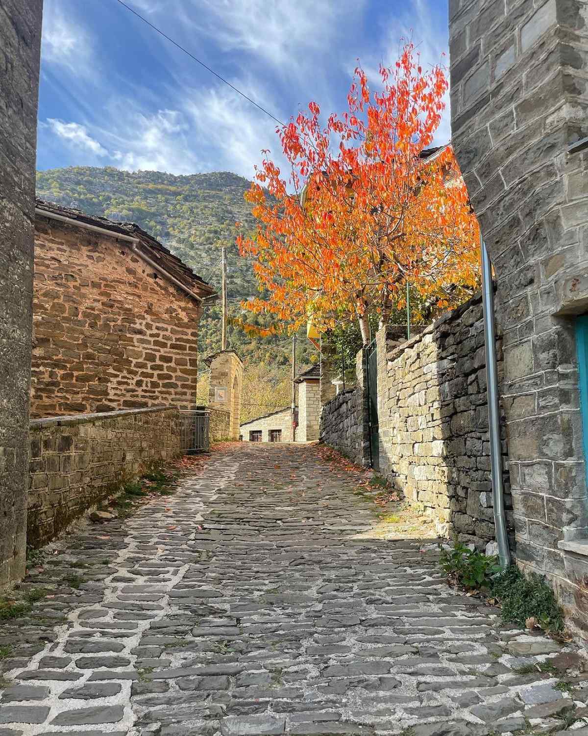 Η Ρούλα Κορομηλά στα Ζαγοροχώρια