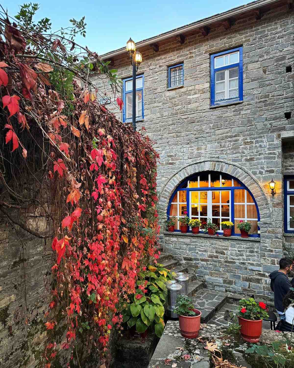 Η Ρούλα Κορομηλά στα Ζαγοροχώρια