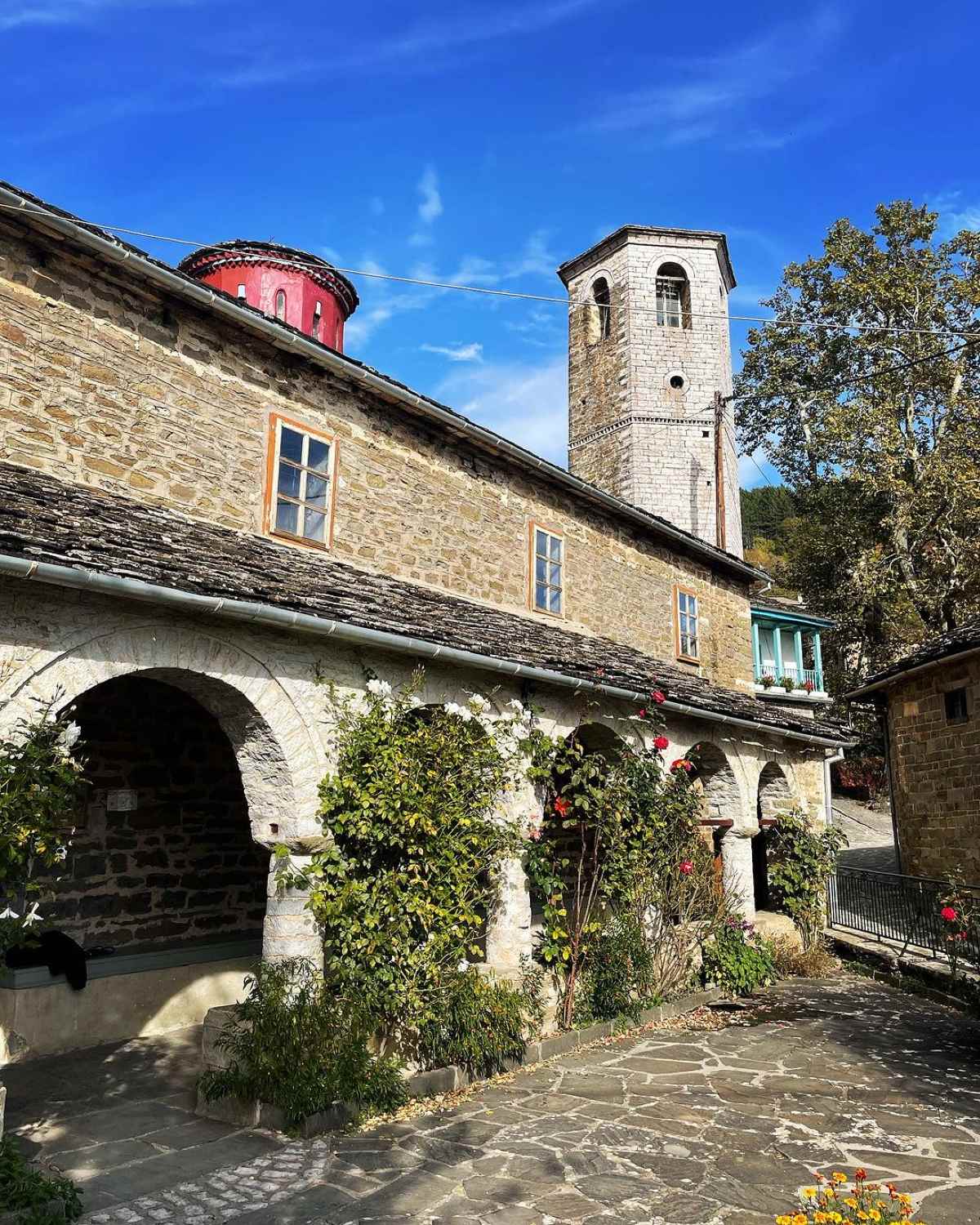 Η Ρούλα Κορομηλά στα Ζαγοροχώρια