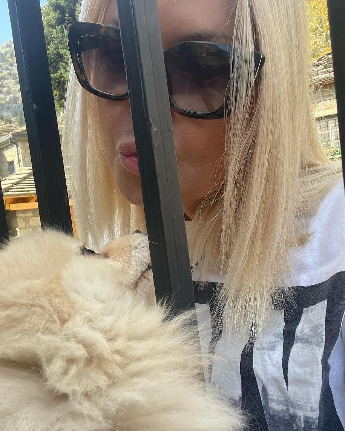 Η Ρούλα Κορομηλά στα Ζαγοροχώρια