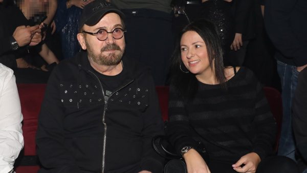 Σταμάτης Γονίδης: «Η σύζυγός μου είναι βράχος, εγώ είμαι κύμα, χτυπάω συνέχεια πάνω της και εκείνη υπομένει»