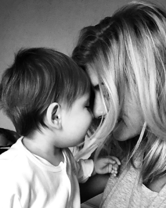 Σία Κοσιώνη – Γιορτάζει ο γιος της και εκείνη του εύχεται με την πιο συγκινητική φωτογραφία