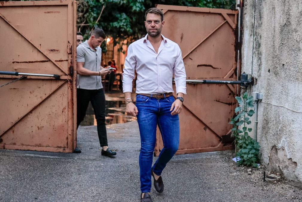 Ο Στέφανος Κασσελάκης στη παράσταση Outro στο θέατρο Πλύφα. Σάββατο 5 Οκτωβρίου 2024 (ΓΙΩΡΓΟΣ ΚΟΝΤΑΡΙΝΗΣ / EUROKINISSI)