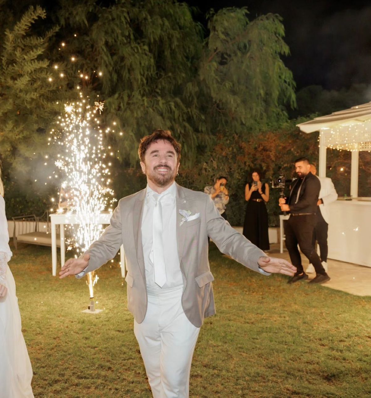 Ο Θανάσης Τσαλταμπάσης και η Αγοραστή Αρβανίτη στον γάμο τους