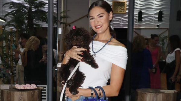 Βρισηίδα Ανδριώτου: «Ξινό» της βγήκε το ταξίδι στο Παρίσι με τον Σπύρο Μαρτίκα – Την έκλεψαν!