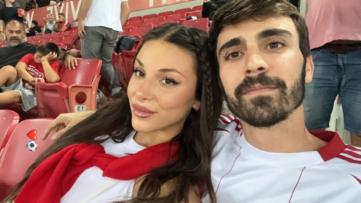 Ο Φάνης Μπολέτσης και η Χρύσα Χατζηγεωργίου στο γήπεδο του Ολυμπιακού