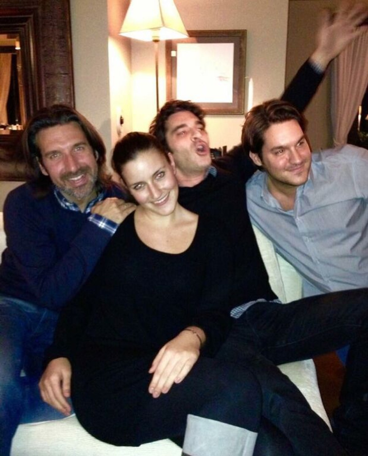 Ο Χριστόφορος Παπακαλιάτης με τα αδέρφια του