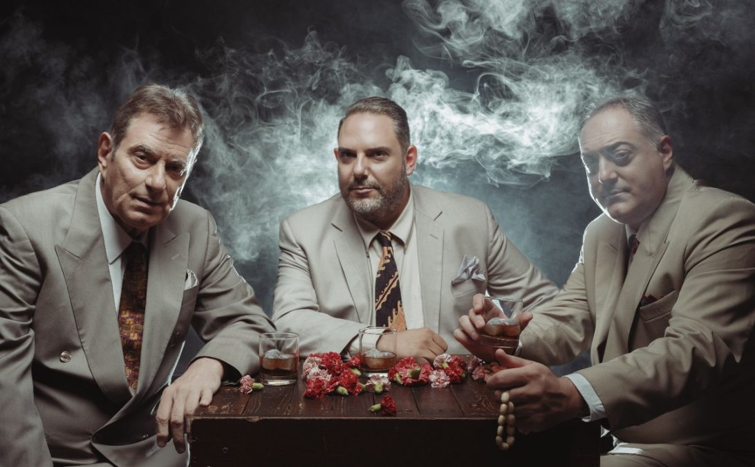 Οι πρωταγωνιστες της παράστασης Η ζωή του Στράτου Διονυσίου