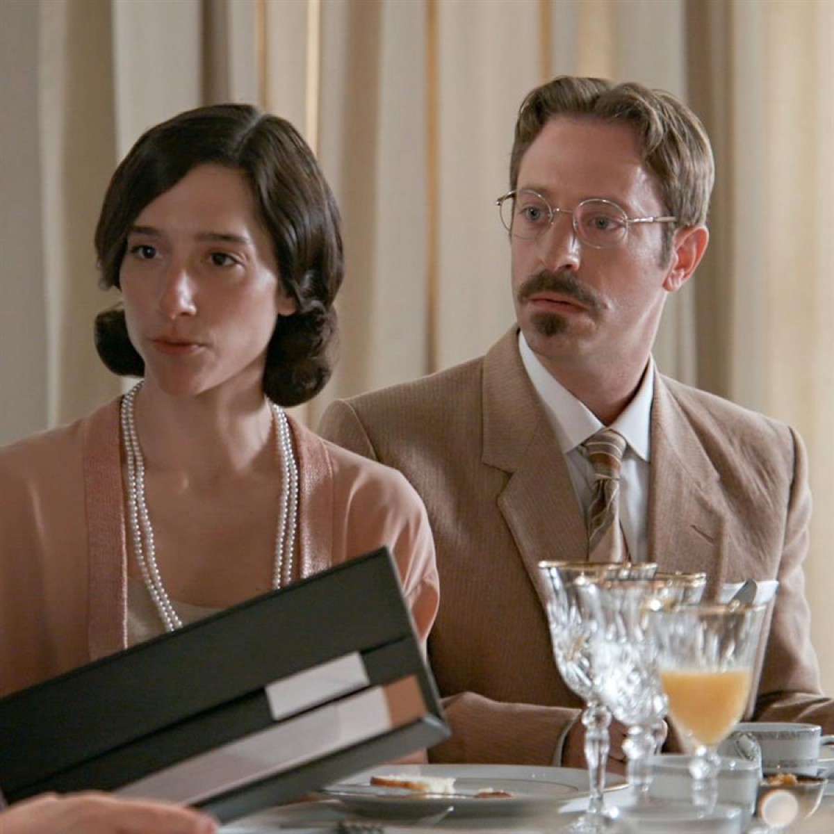 Σκηνή από το Grand Hotel  με τον Αλέξανδρο και την Σοφία