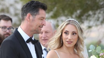 Ο Απόστολος Ρουβάς και η Φανή Γιαβρίδου στο γάμο τους