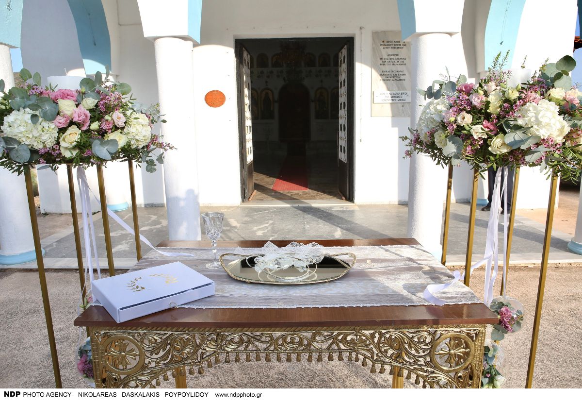 Ο γάμος του Απόστολου Ρουβά στην εκκλησία του Μαραθώνα