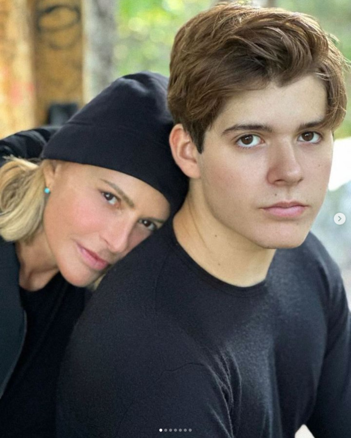 Η Τζένη Μπαλατσινού με τον γιο της Μάξιμο στον Όλυμπο