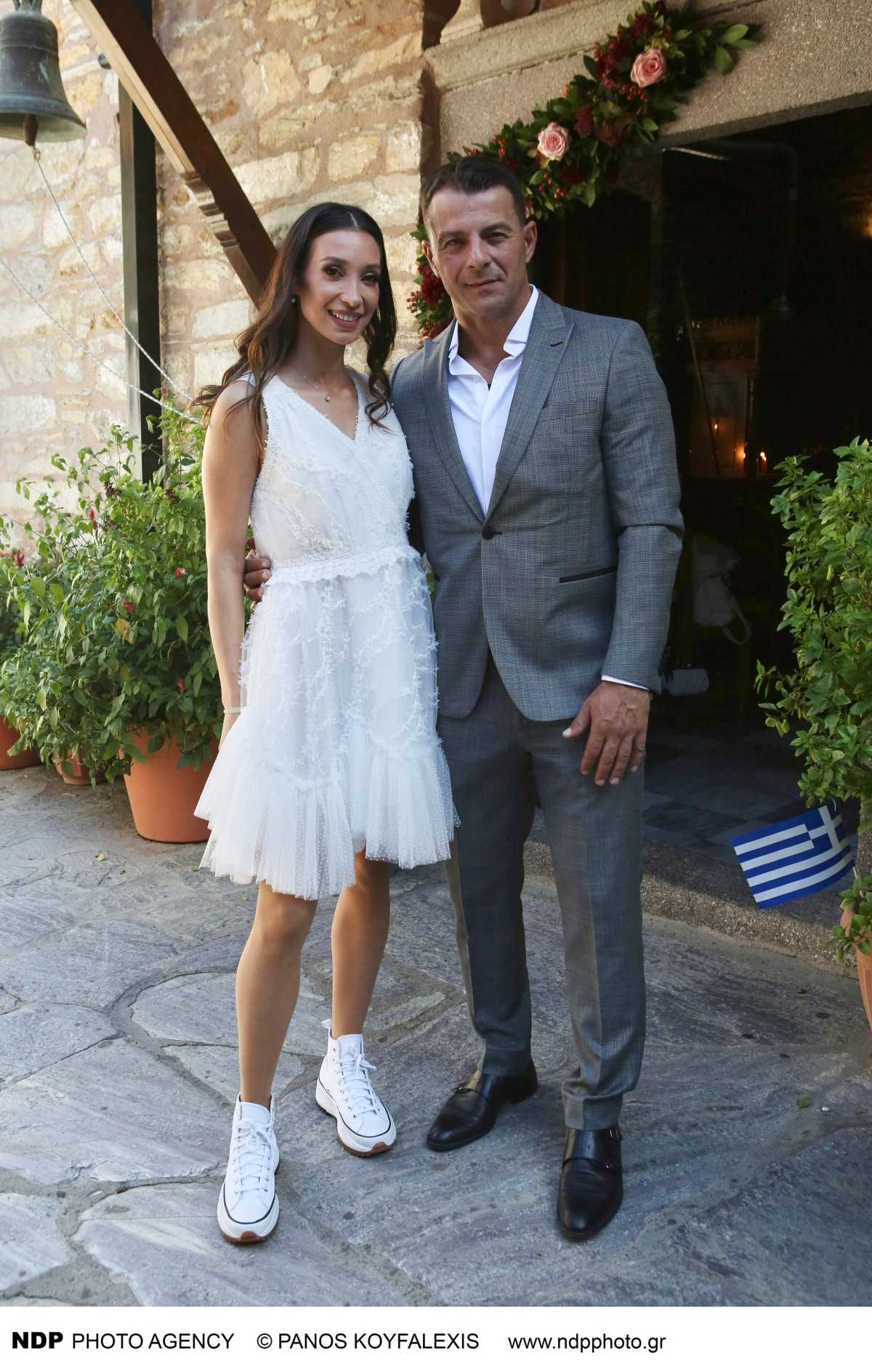 Ο Γιώργος Αγγελόπουλος και η Δήμητρα Βαμβακούση στην βάφτιση της κόρης τους