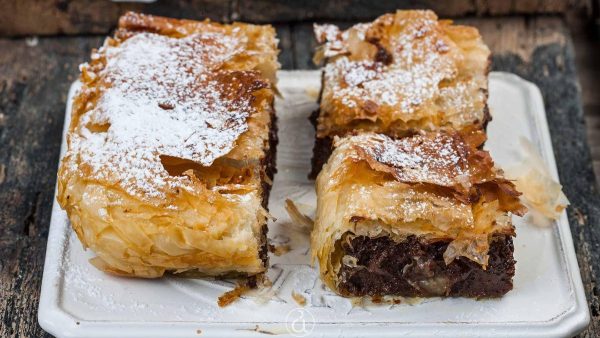 Η μπουγάτσα με σοκολάτα της Αργυρώς Μπαρμπαρίγου