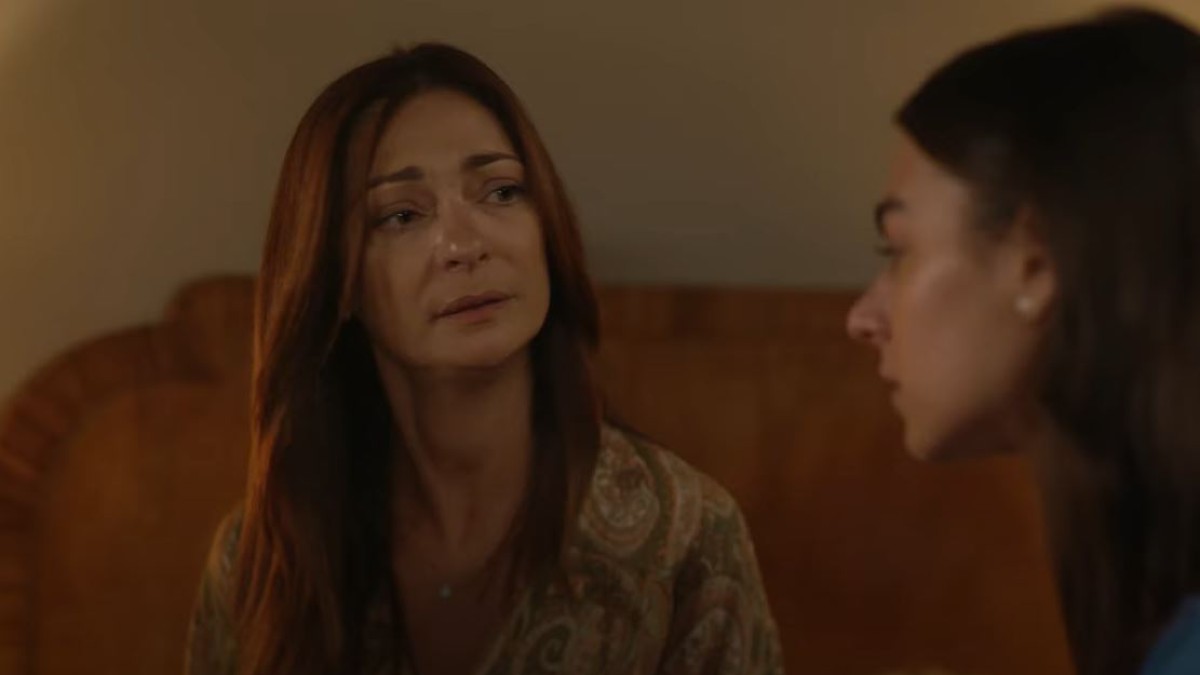 Η Ηλέκτρα μιλάει με την Νεφέλη