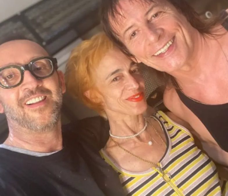 Η Έλενα Τοπαλίδου με το νέο της look