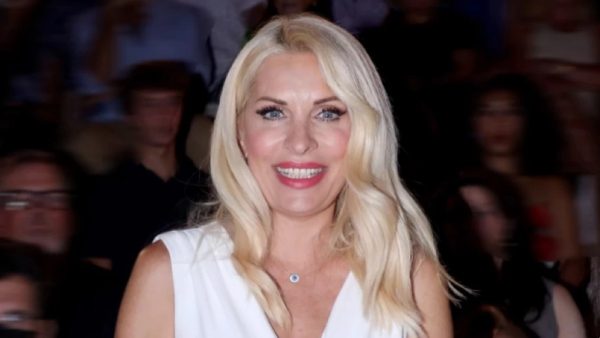 Η Ελένη Μενεγάκη σε βραδινή έξοδο