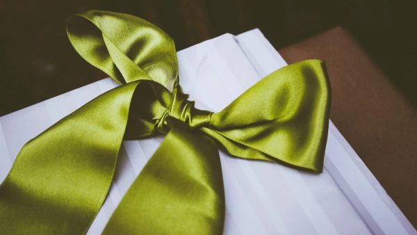 Δώρο με πράσινη κορδέλα