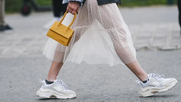 Ξέχασε τα παντελόνια: Οι φούστες είναι οι πρωταγωνίστριες και ειδικά 7 σιλουέτες