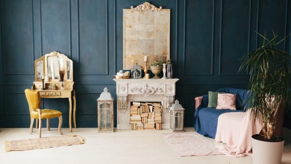 Οι Γαλλίδες επιλέγουν έναν καθρέφτη ΙΚΕΑ στη διακόσμηση του σπιτιού